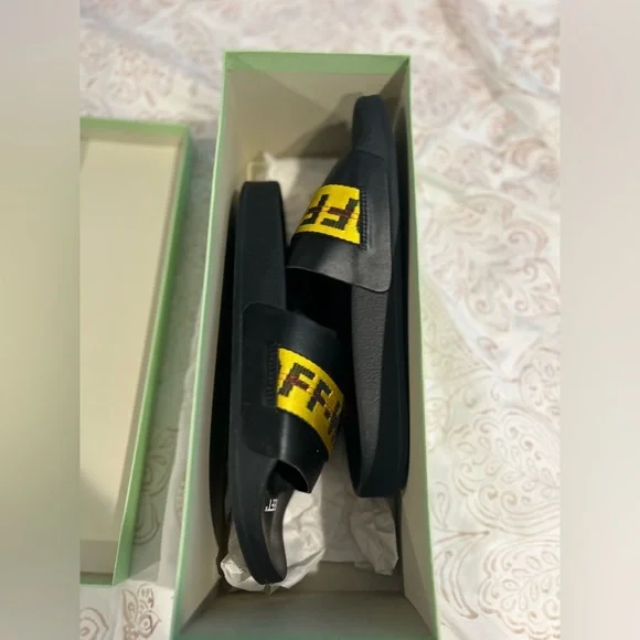 Off White Woman’s Industrial Pool Slides - Picture 5 of 7